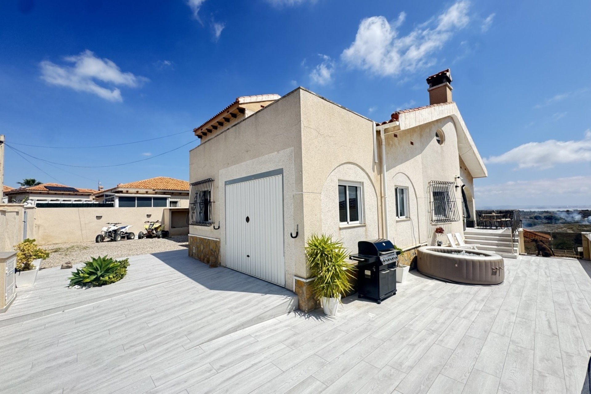 Wiederverkauf - Freistehende Villa -
San Miguel de Salinas