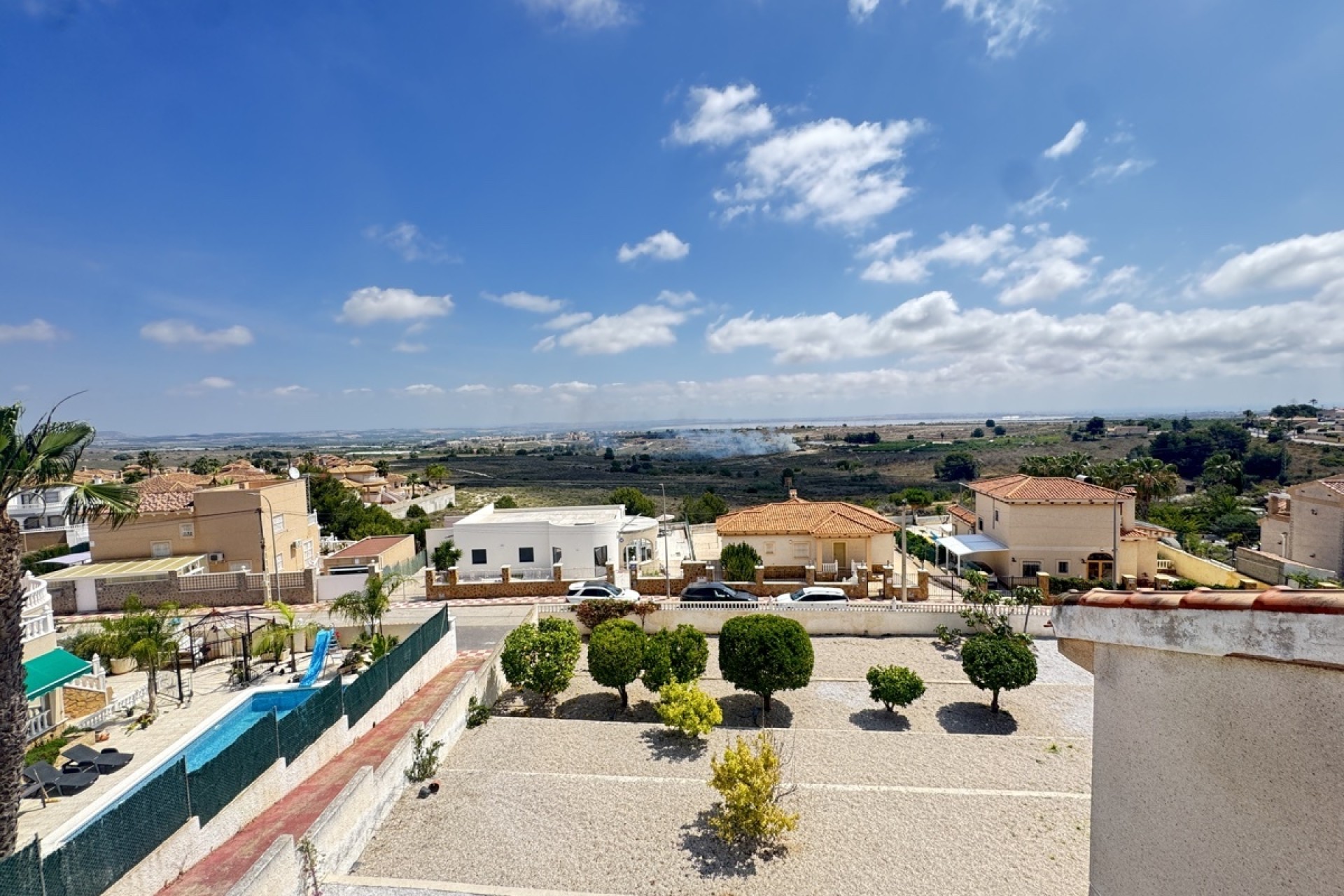 Wiederverkauf - Freistehende Villa -
San Miguel de Salinas
