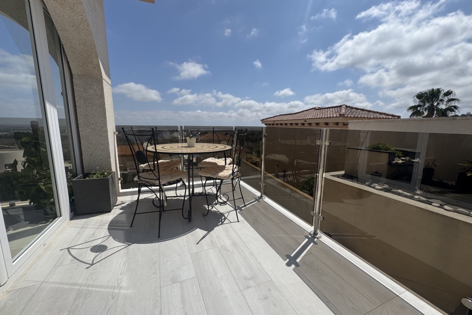 Wiederverkauf - Freistehende Villa -
San Miguel de Salinas