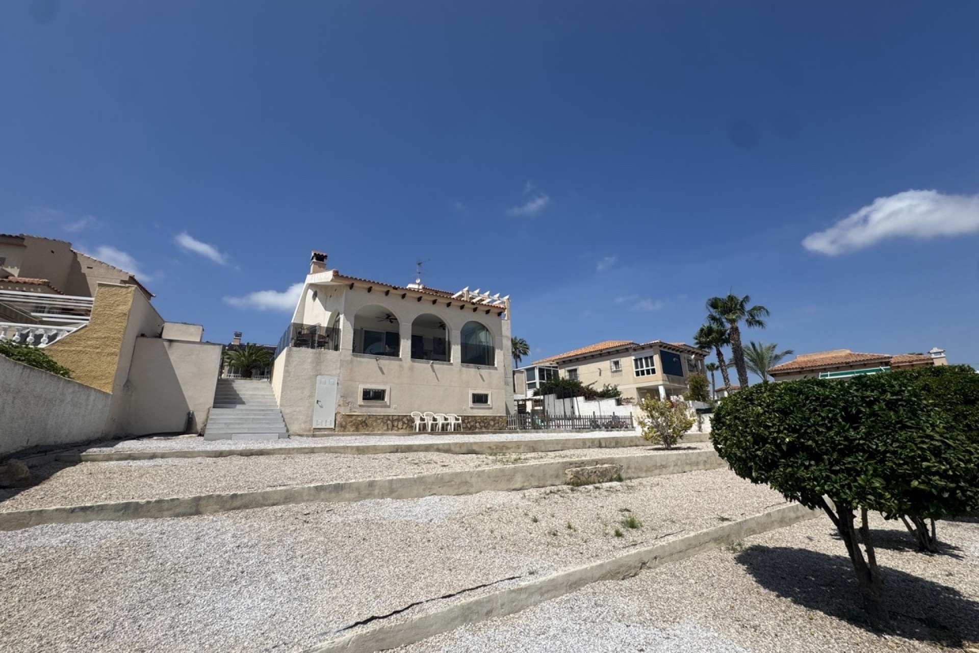 Wiederverkauf - Freistehende Villa -
San Miguel de Salinas