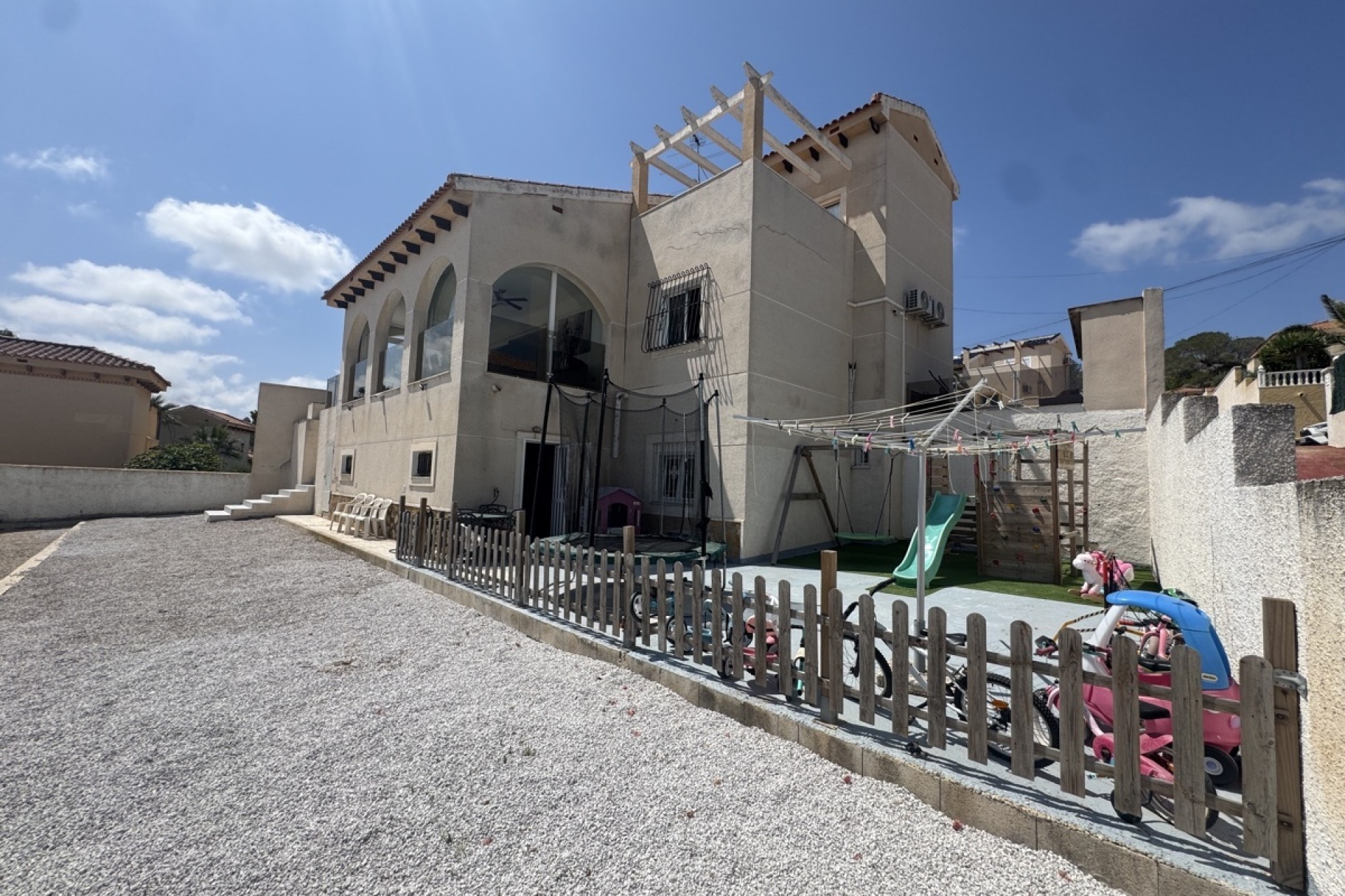 Wiederverkauf - Freistehende Villa -
San Miguel de Salinas