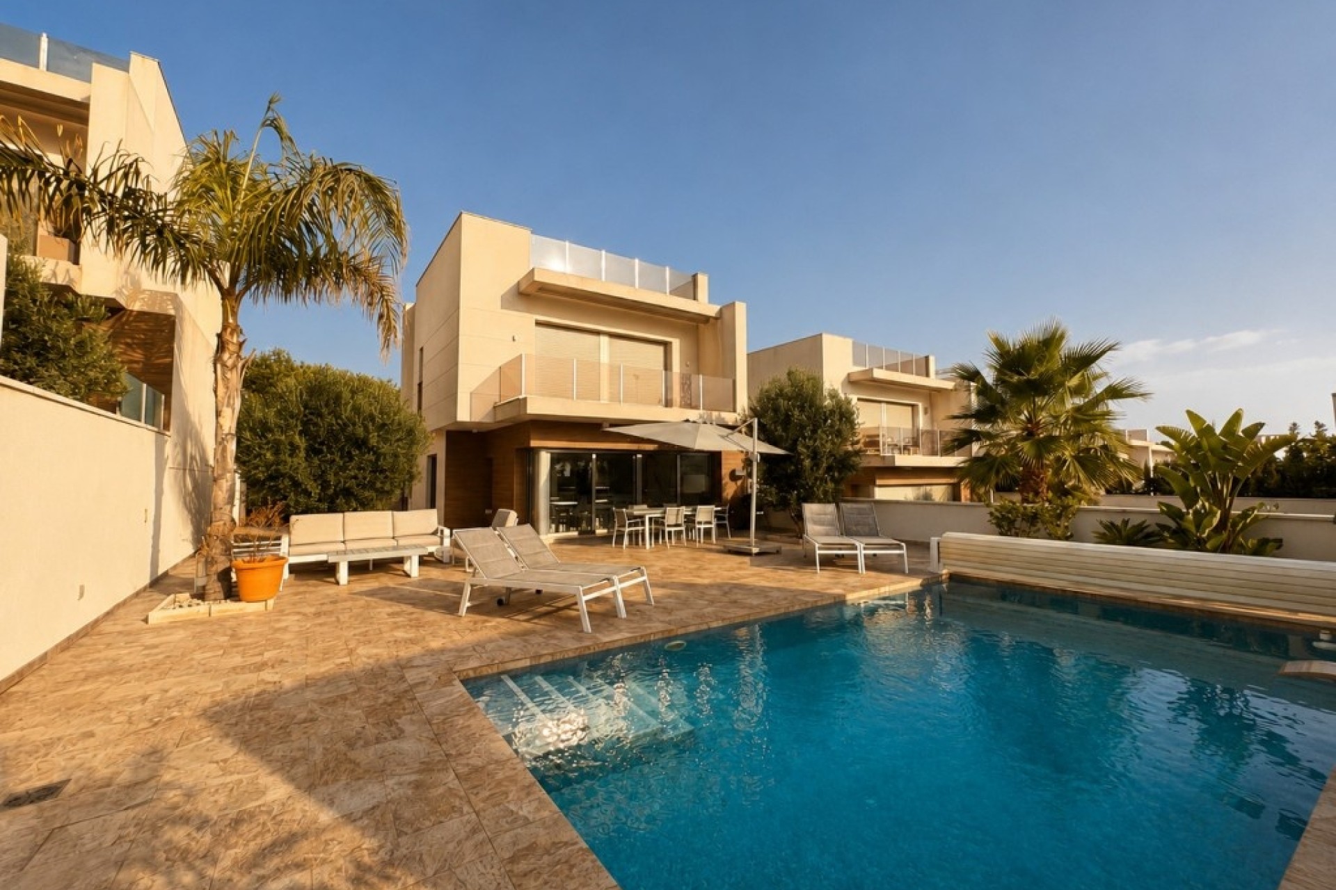 Wiederverkauf - Freistehende Villa -
San Miguel de Salinas