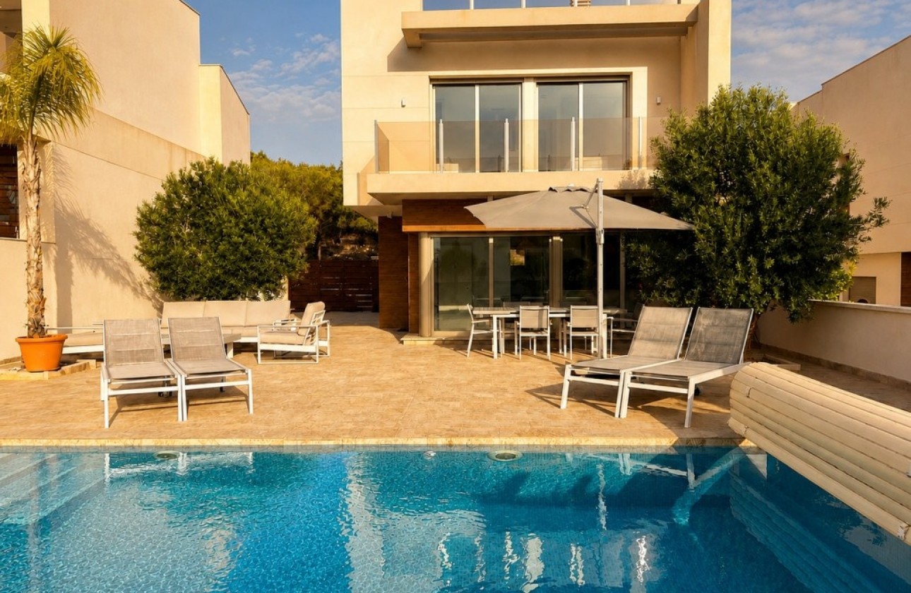 Wiederverkauf - Freistehende Villa -
San Miguel de Salinas