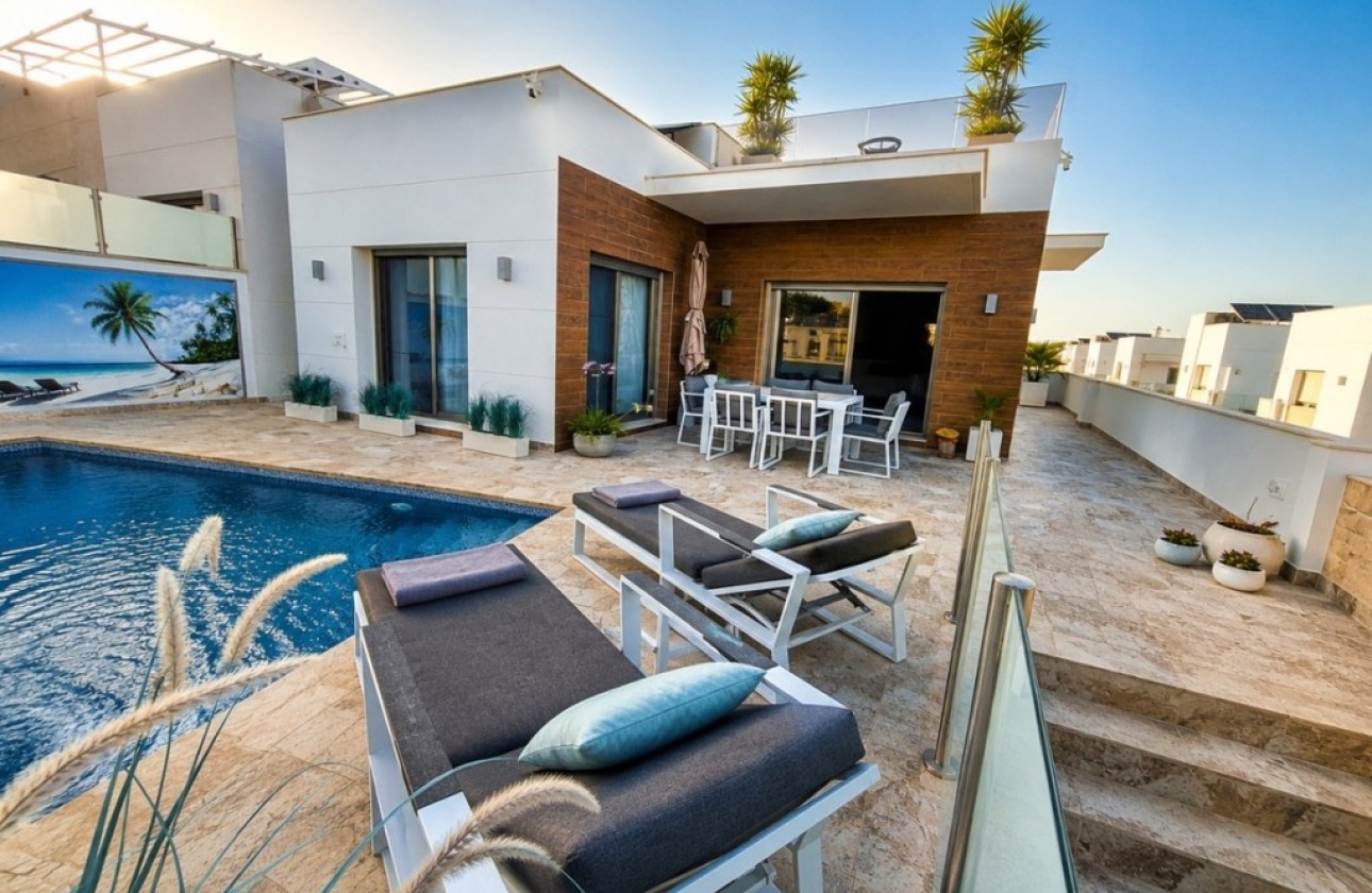 Wiederverkauf - Freistehende Villa -
San Miguel de Salinas
