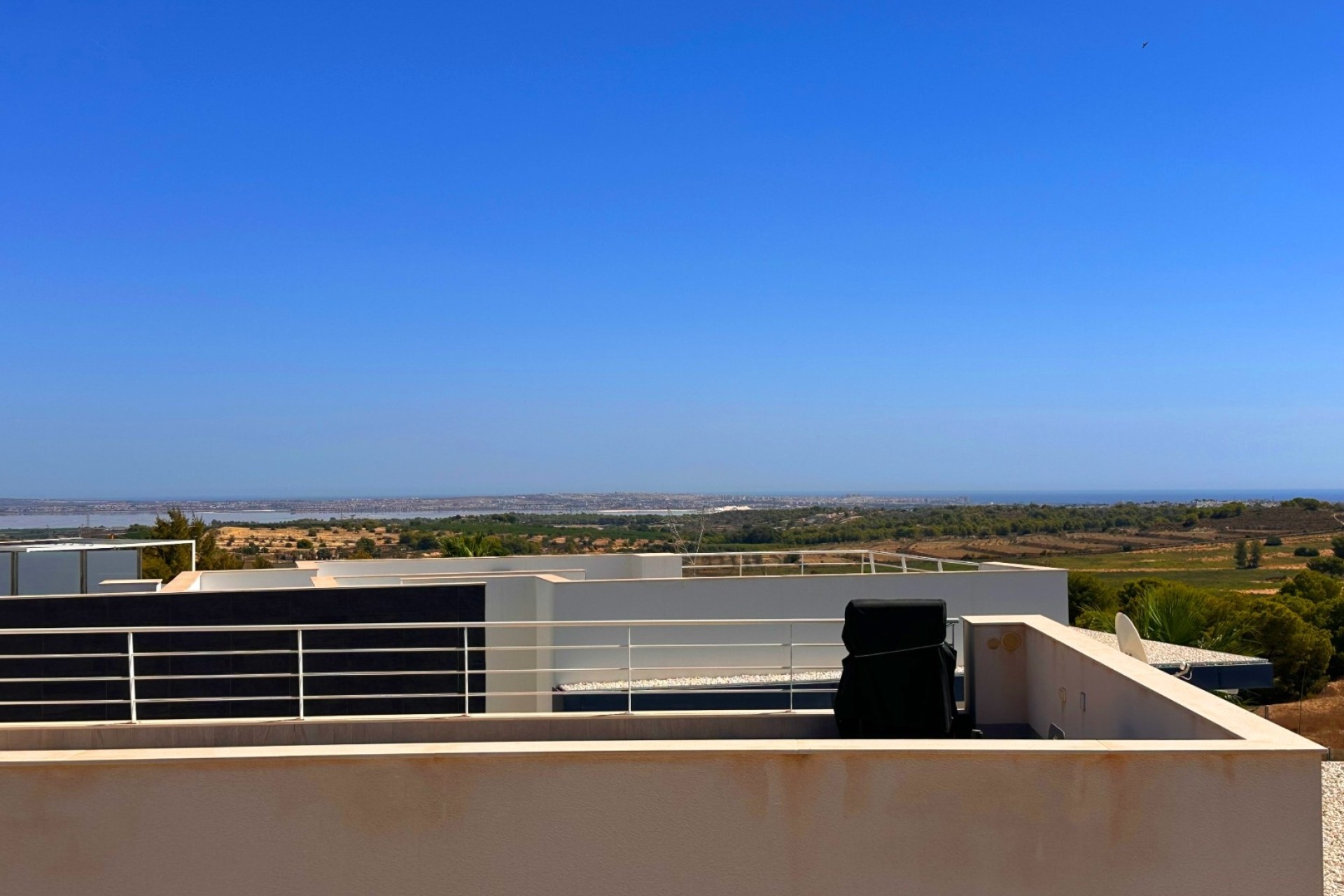 Wiederverkauf - Freistehende Villa -
San Miguel de Salinas