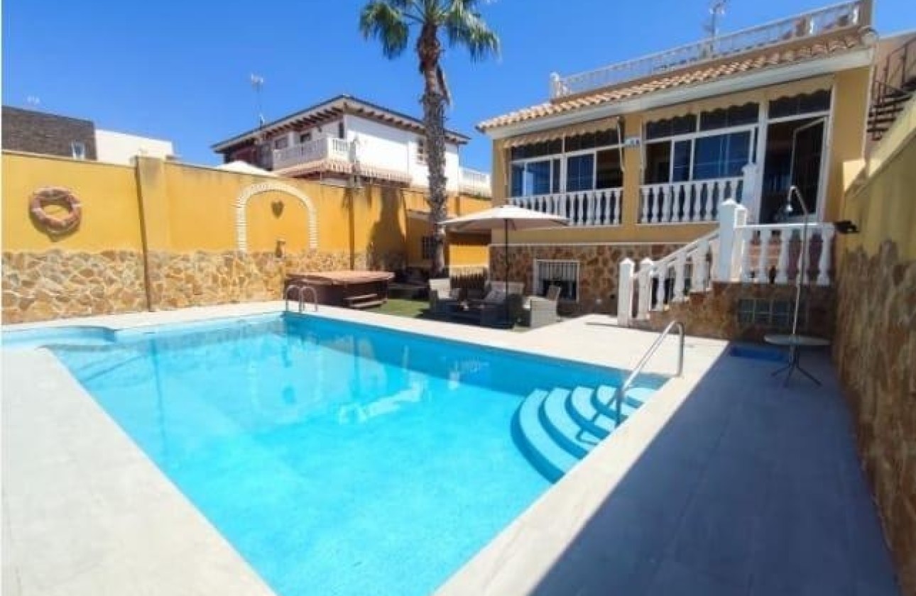 Wiederverkauf - Freistehende Villa -
Torrevieja - Aguas Nuevas