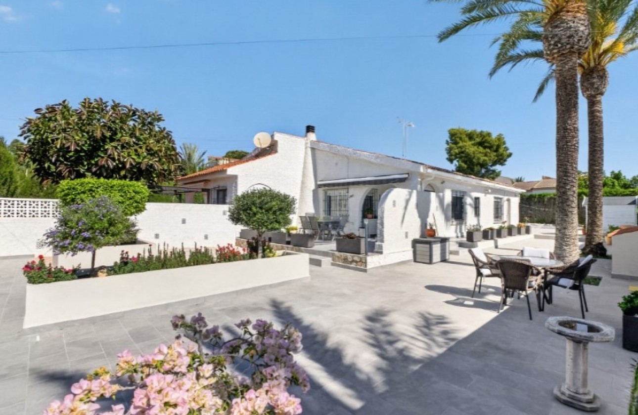 Wiederverkauf - Freistehende Villa -
Torrevieja - Costa Blanca