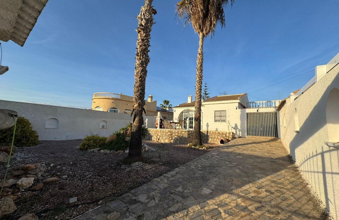 Wiederverkauf - Freistehende Villa -
Torrevieja - San luis