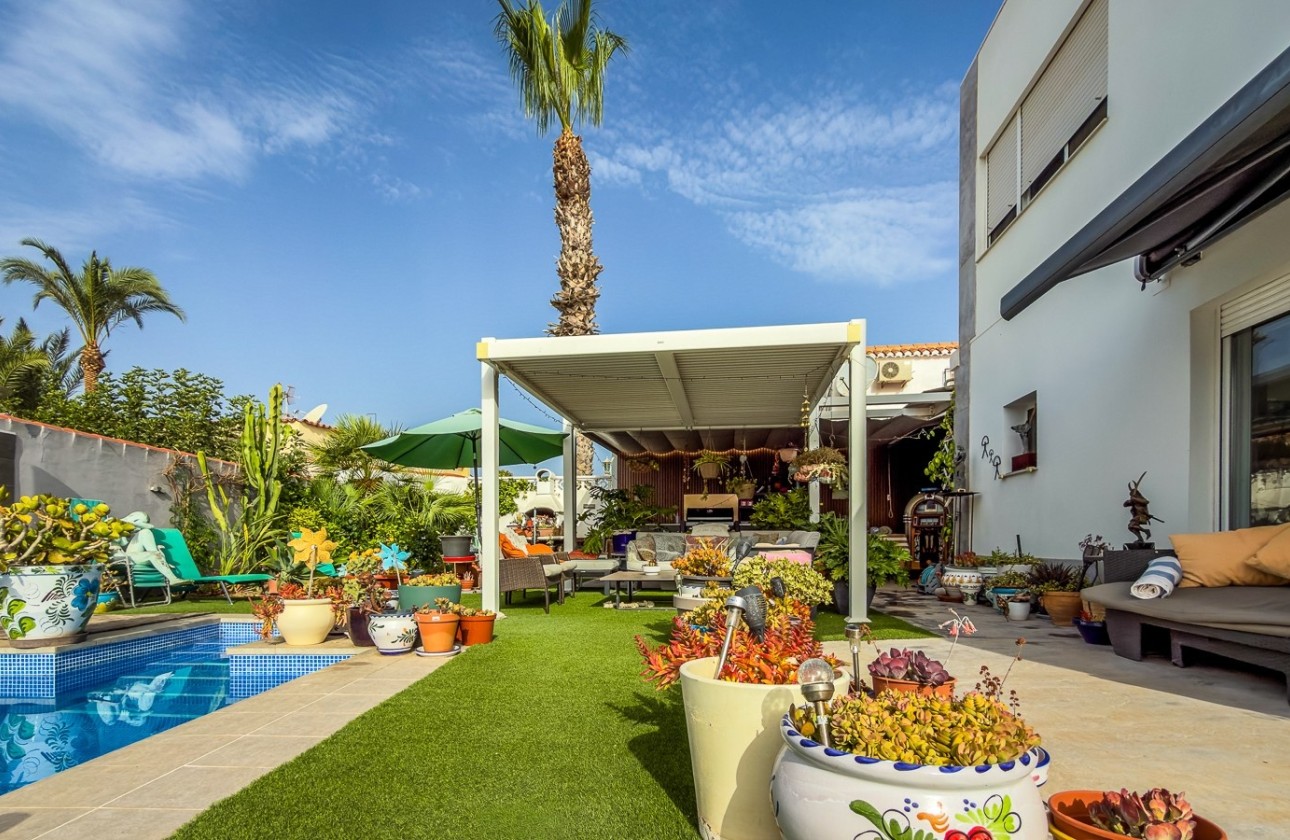 Wiederverkauf - Freistehende Villa -
Torrevieja - Torreta - Florida