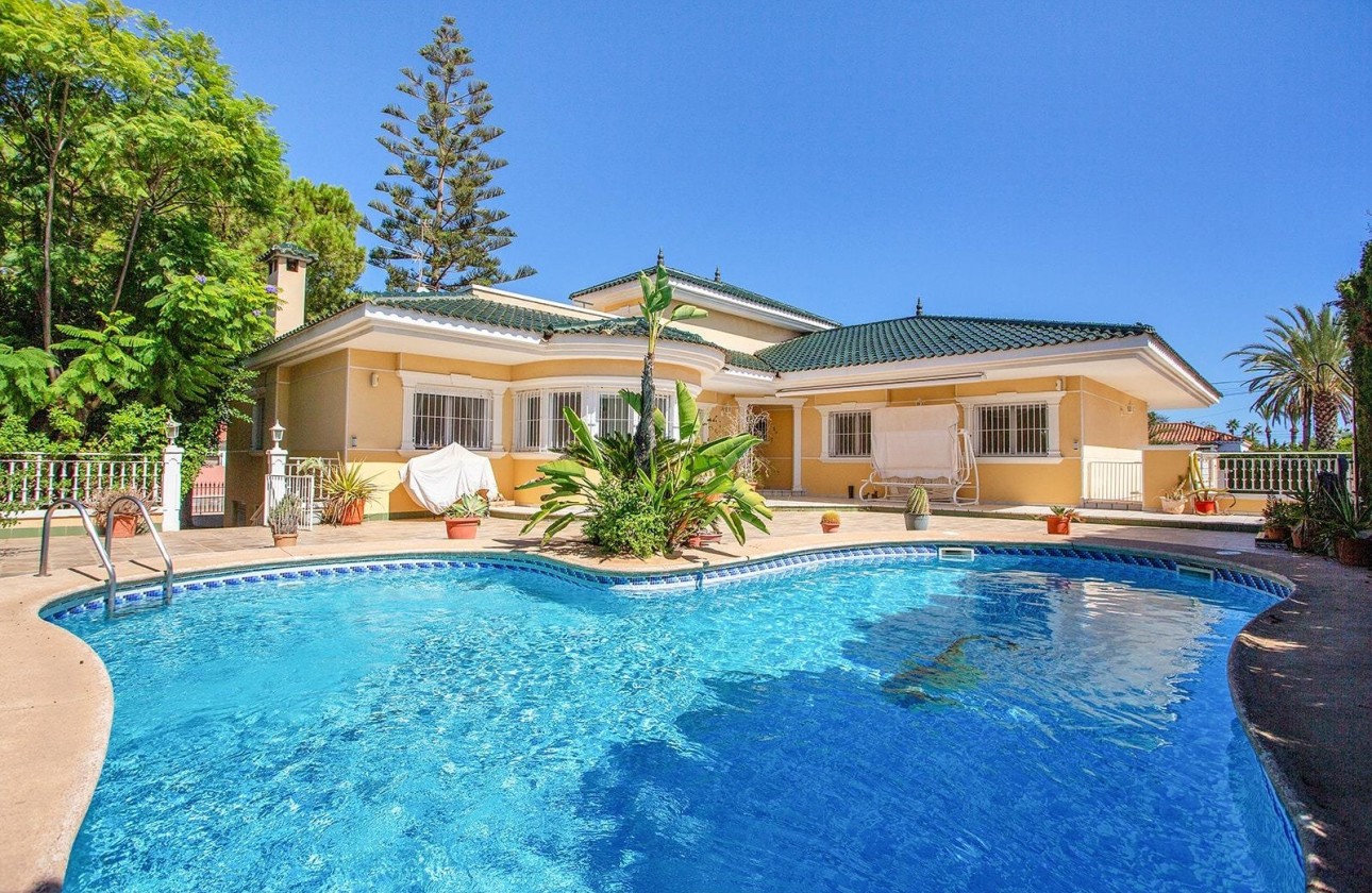 Wiederverkauf - Freistehende Villa -
Torrevieja - Torreta florida