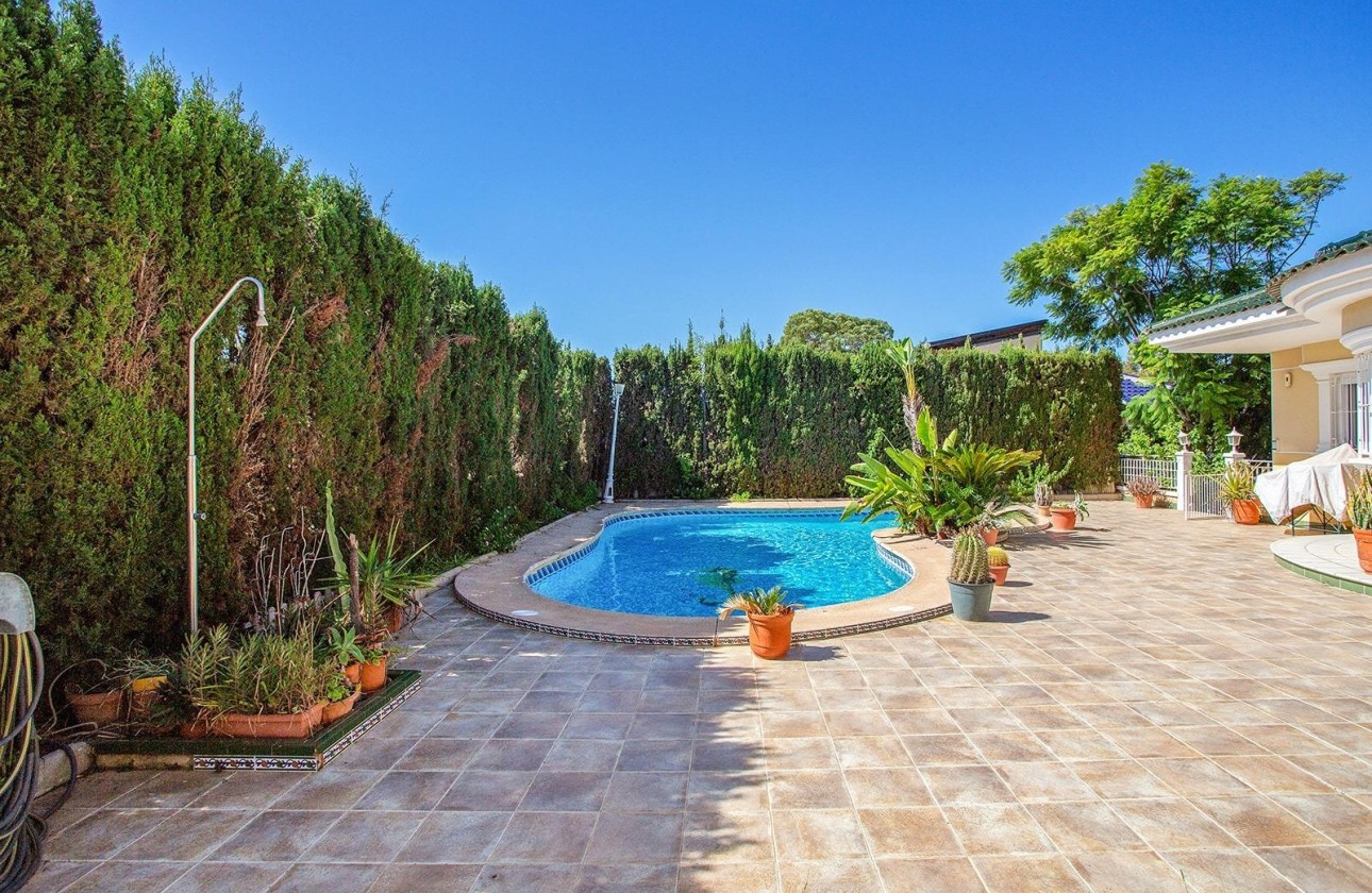 Wiederverkauf - Freistehende Villa -
Torrevieja - Torreta florida