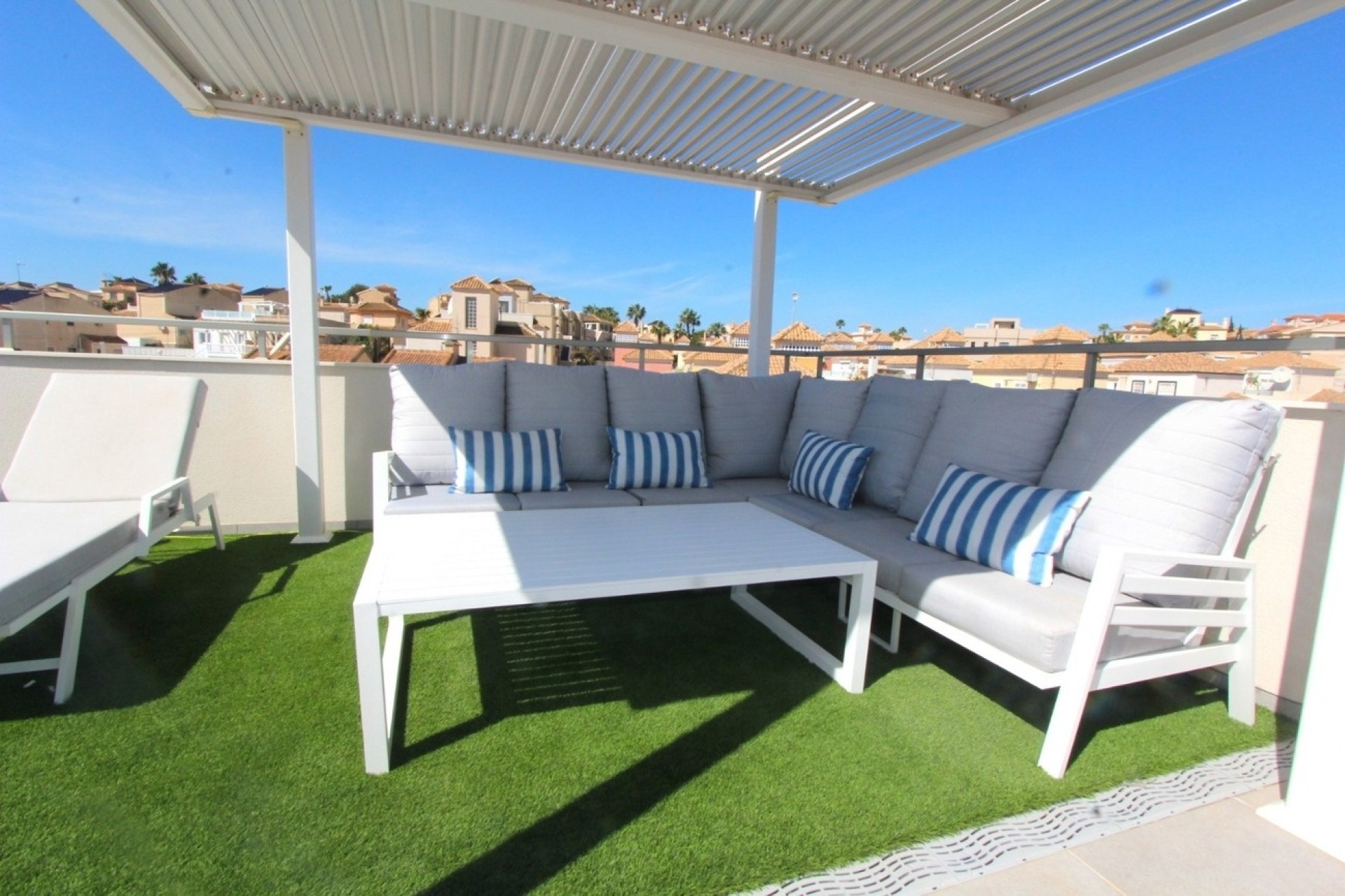 Wiederverkauf - Freistehende Villa -
Villamartín - El Galan
