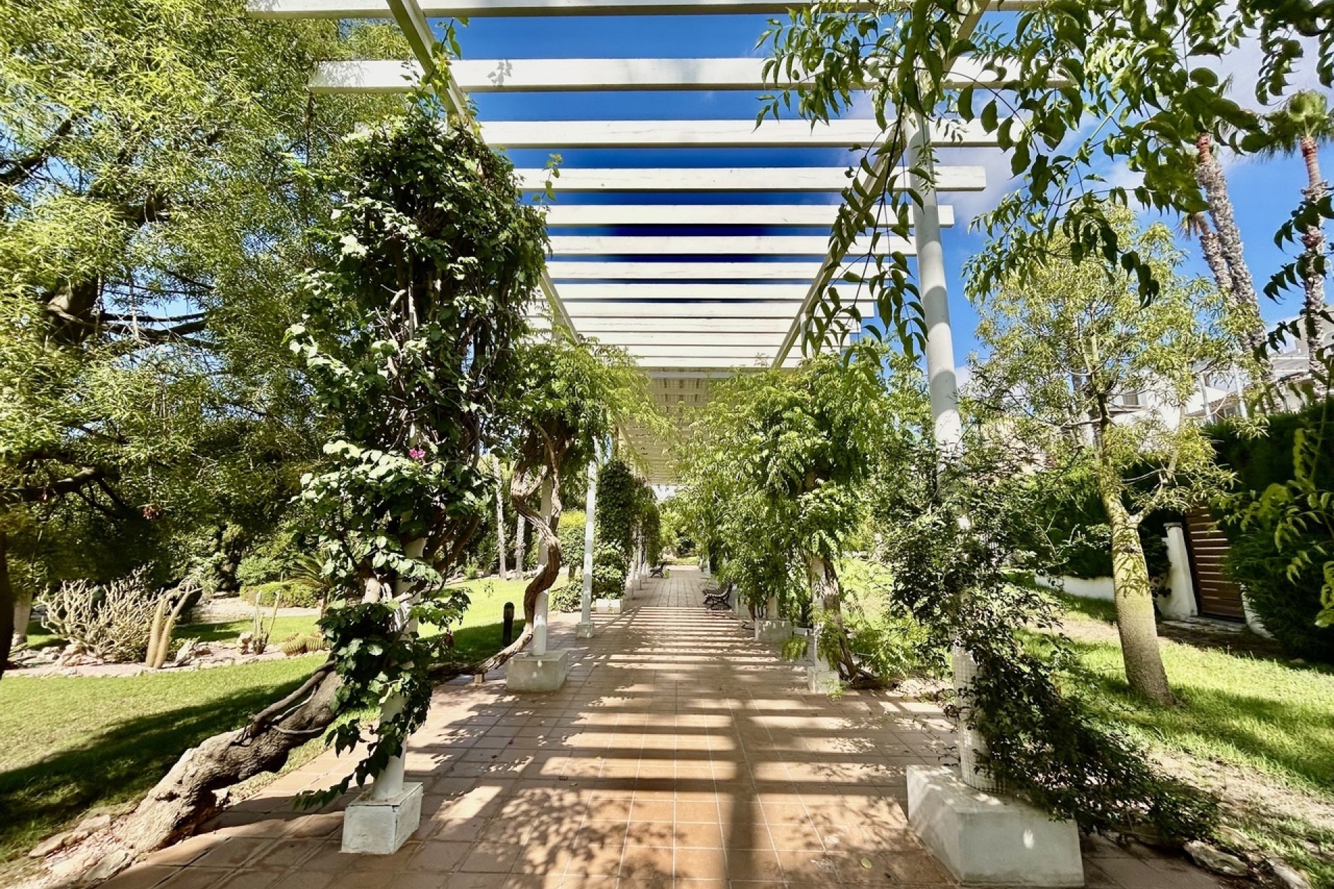 Wiederverkauf - Freistehende Villa -
Villamartín