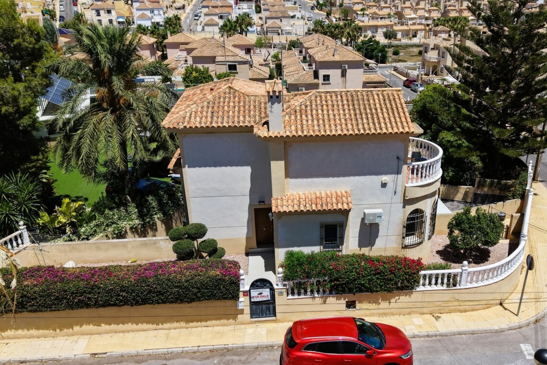 Wiederverkauf - Freistehende Villa -
Villamartín