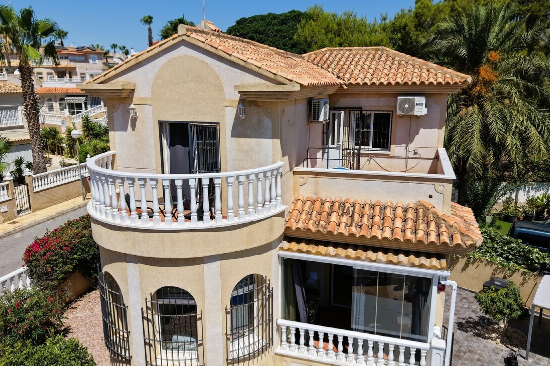 Wiederverkauf - Freistehende Villa -
Villamartín