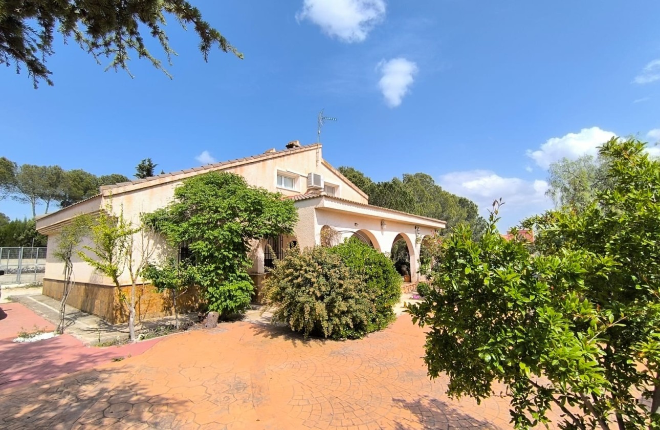 Wiederverkauf - Freistehende Villa -
Yecla - Inland