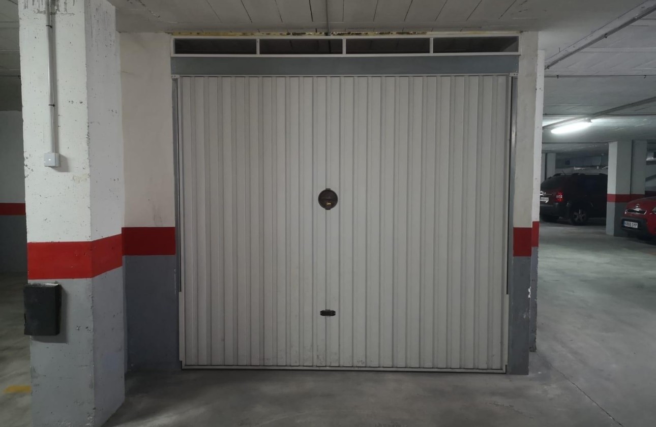 Wiederverkauf - Garage -
Torrevieja - Estacion de autobuses