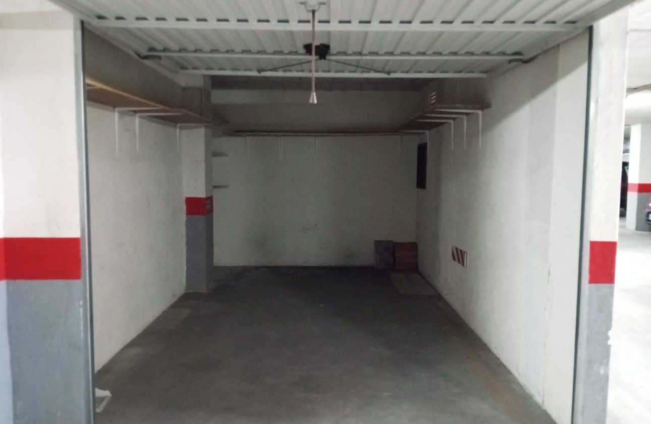 Wiederverkauf - Garage -
Torrevieja - Estacion de autobuses