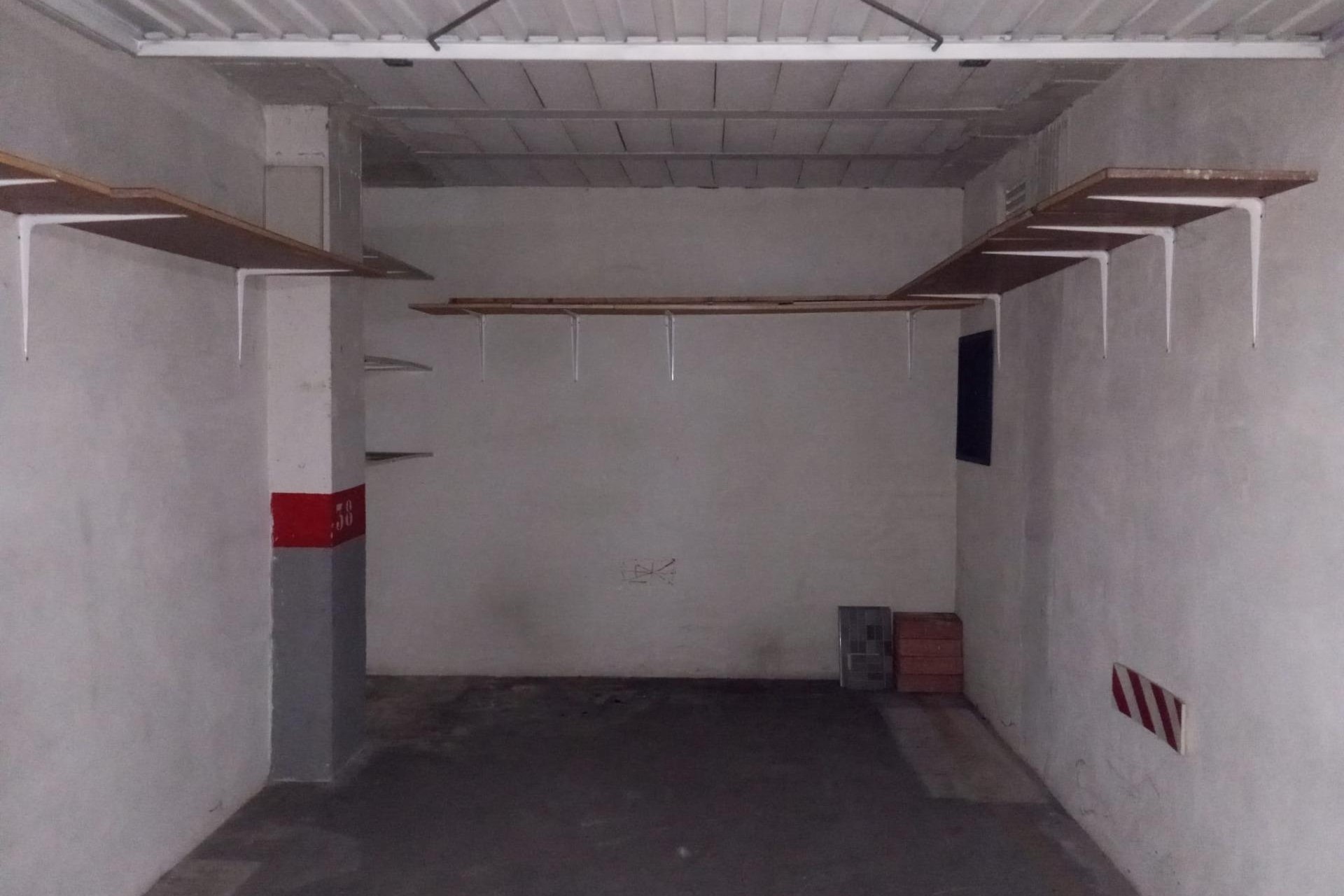 Wiederverkauf - Garage -
Torrevieja - Estacion de autobuses