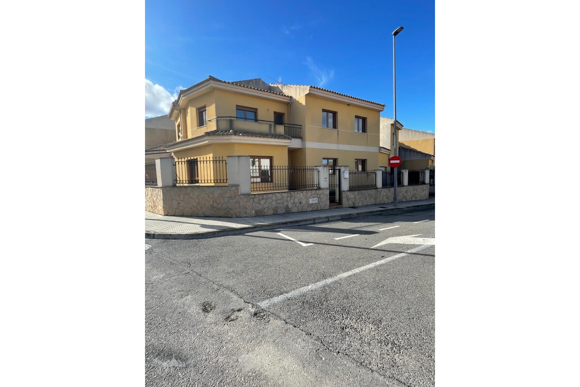 Wiederverkauf - Reihenhaus -
Pinoso - Pinoso Alicante
