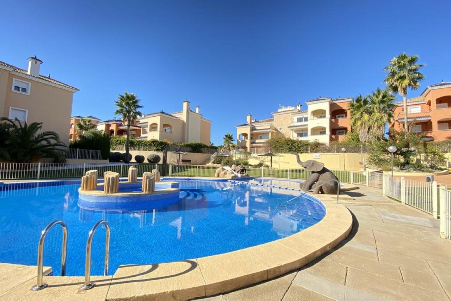 Wiederverkauf - Wohnung / Apartment -
Altaona Golf & Country Village - Altaona Golf and Country Village