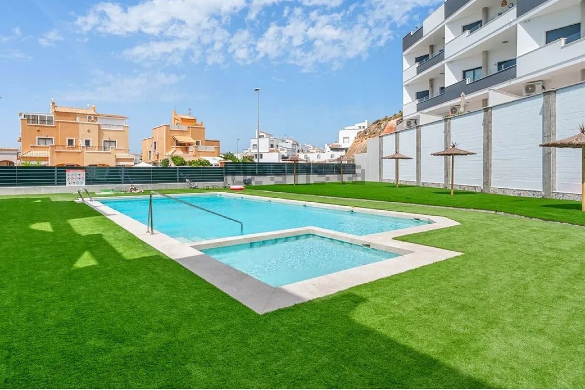 Wiederverkauf - Wohnung / Apartment -
Los Altos