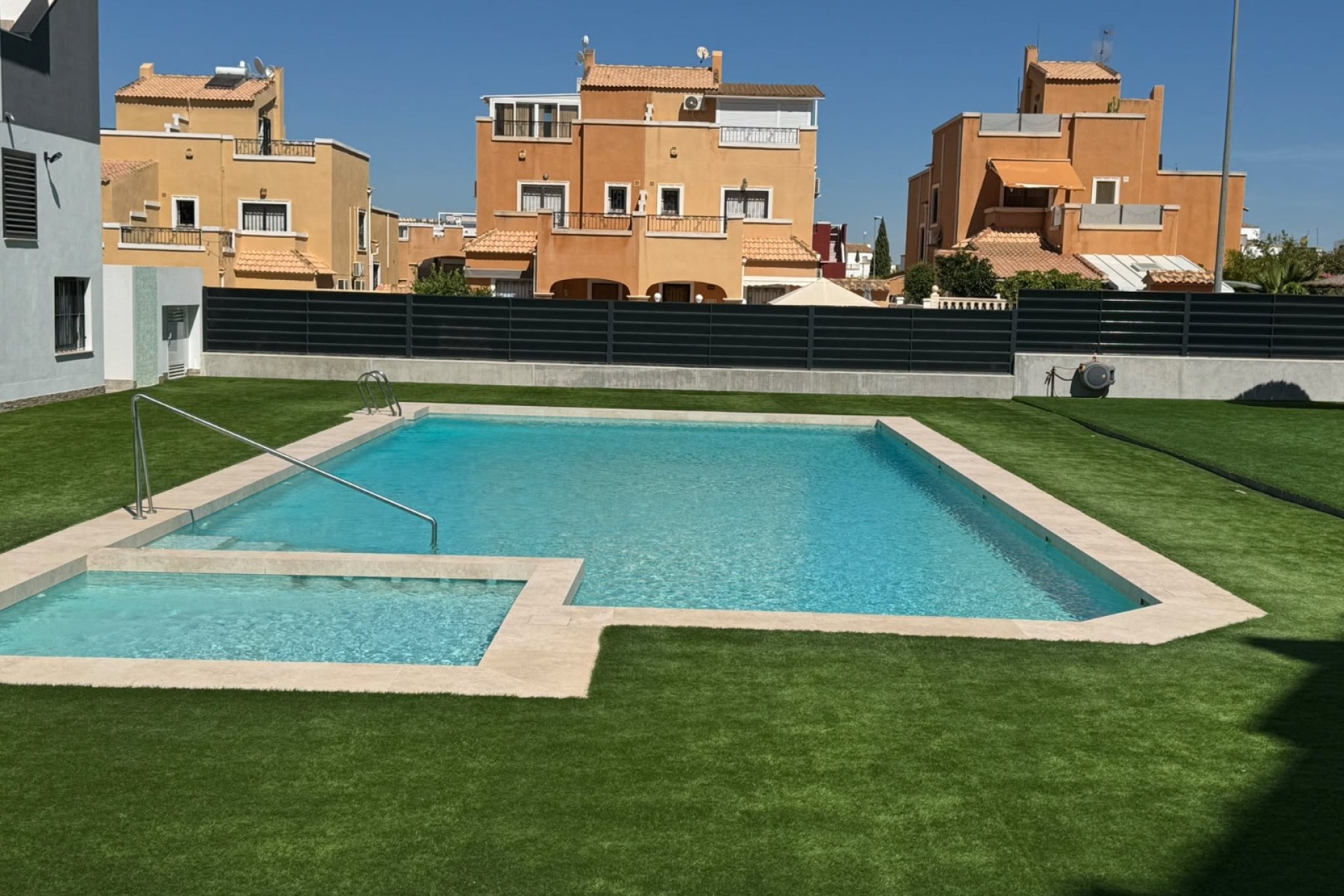 Wiederverkauf - Wohnung / Apartment -
Los Altos