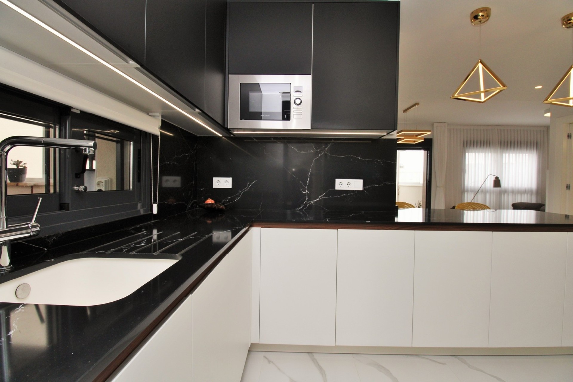 Wiederverkauf - Wohnung / Apartment -
San Miguel de Salinas