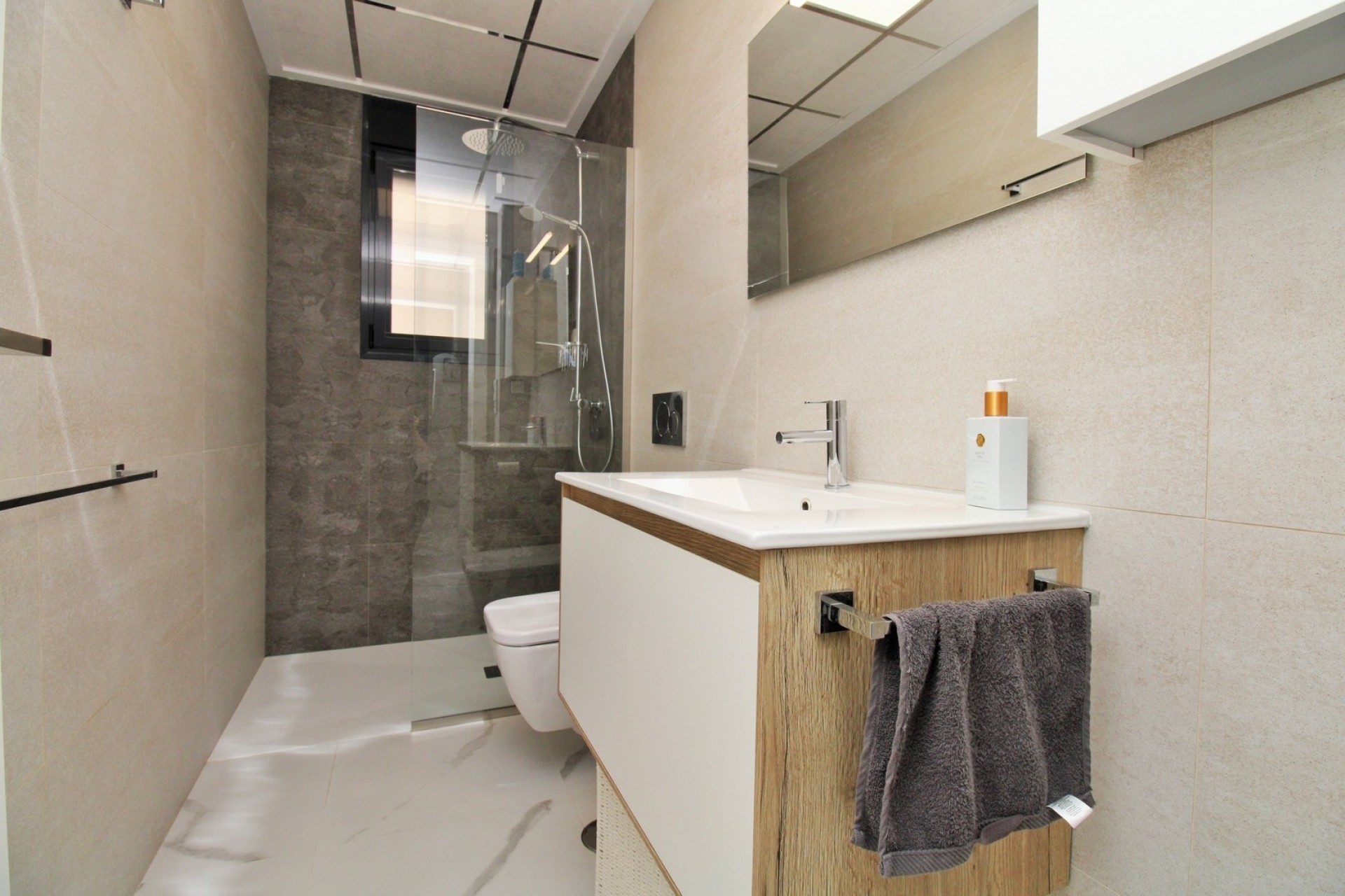 Wiederverkauf - Wohnung / Apartment -
San Miguel de Salinas