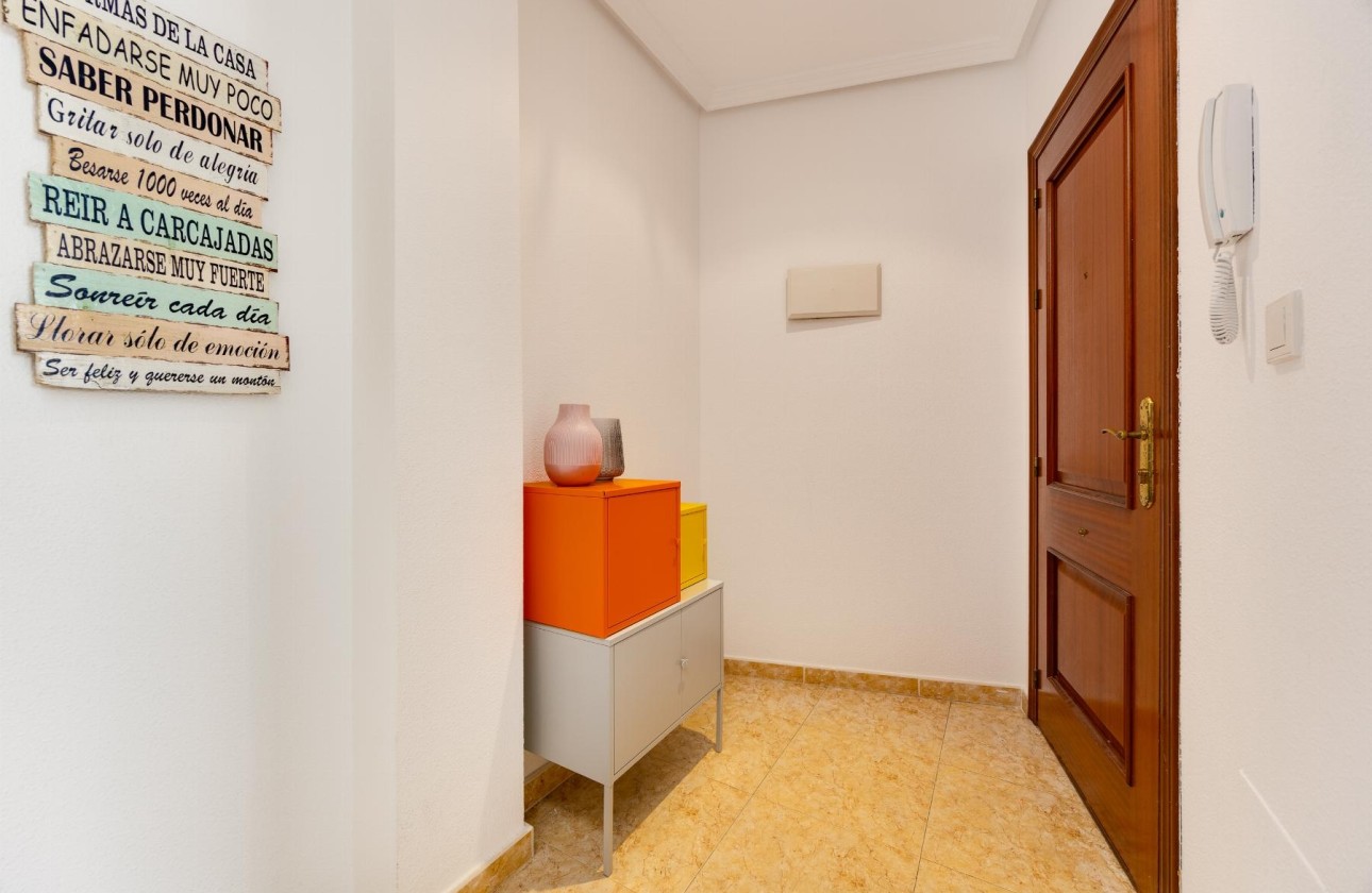 Wiederverkauf - Wohnung / Apartment -
San Miguel de Salinas