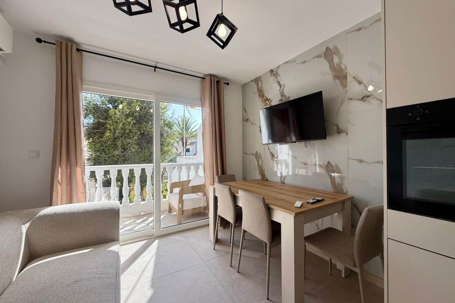 Wiederverkauf - Wohnung / Apartment -
Torrevieja - Calas blanca