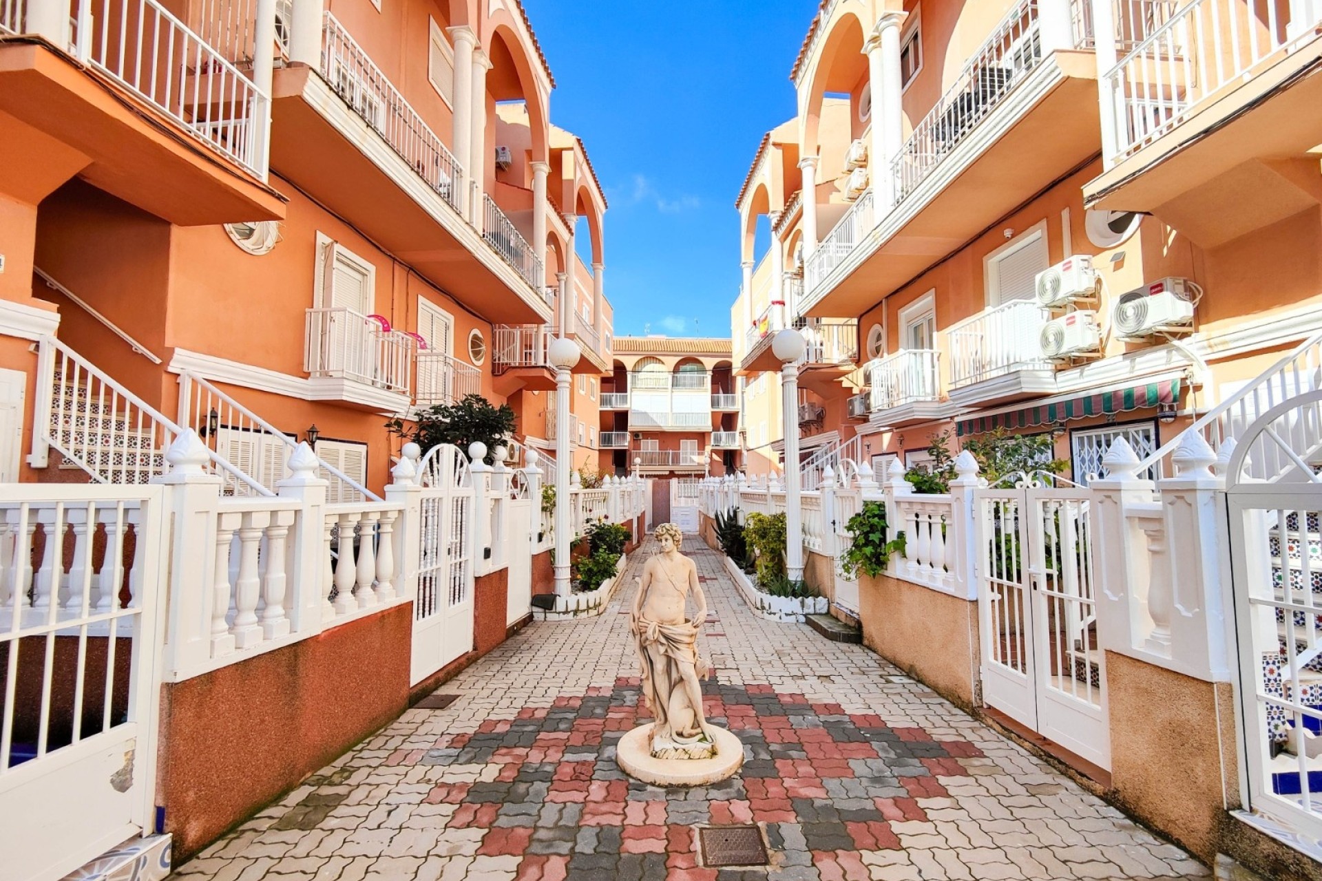 Wiederverkauf - Wohnung / Apartment -
Torrevieja - Costa Blanca