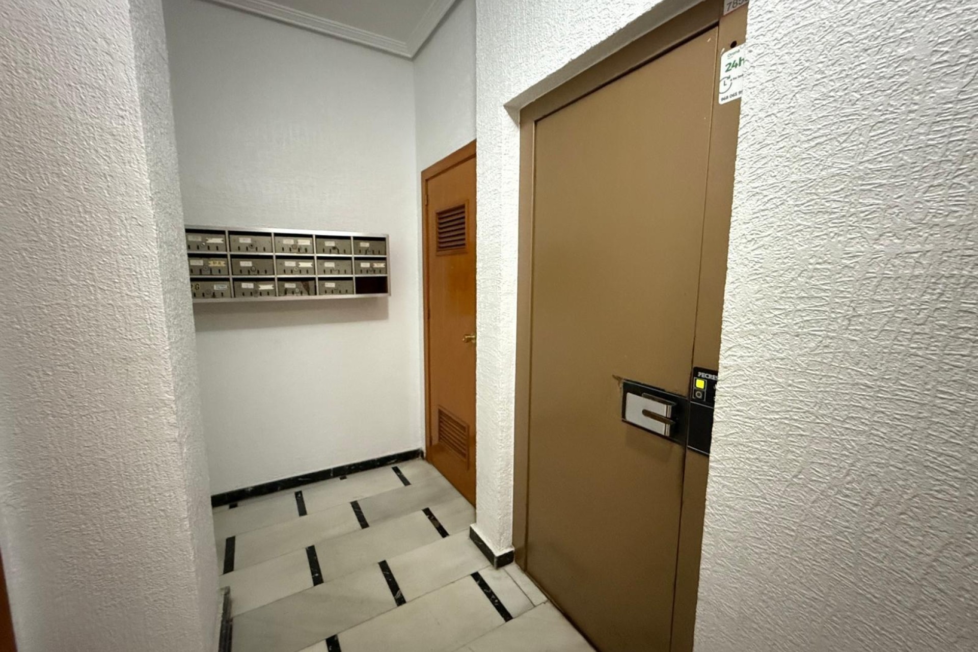 Wiederverkauf - Wohnung / Apartment -
Torrevieja - Las Piscinas Naturales