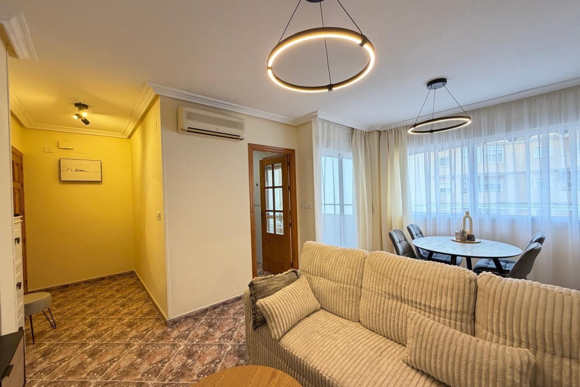 Wiederverkauf - Wohnung / Apartment -
Torrevieja - Playa de los Locos
