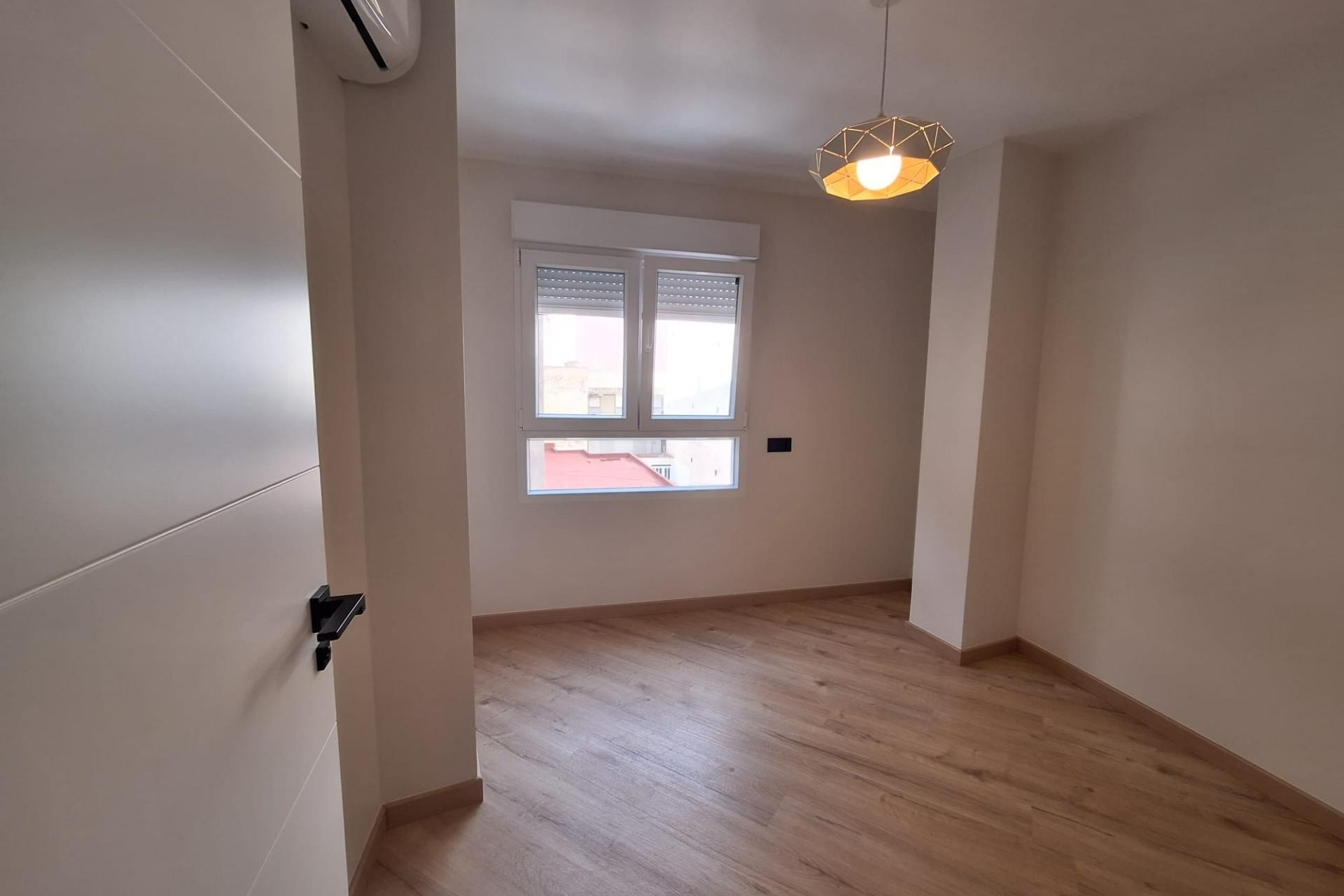 Wiederverkauf - Wohnung / Apartment -
Torrevieja - Playa de los Locos
