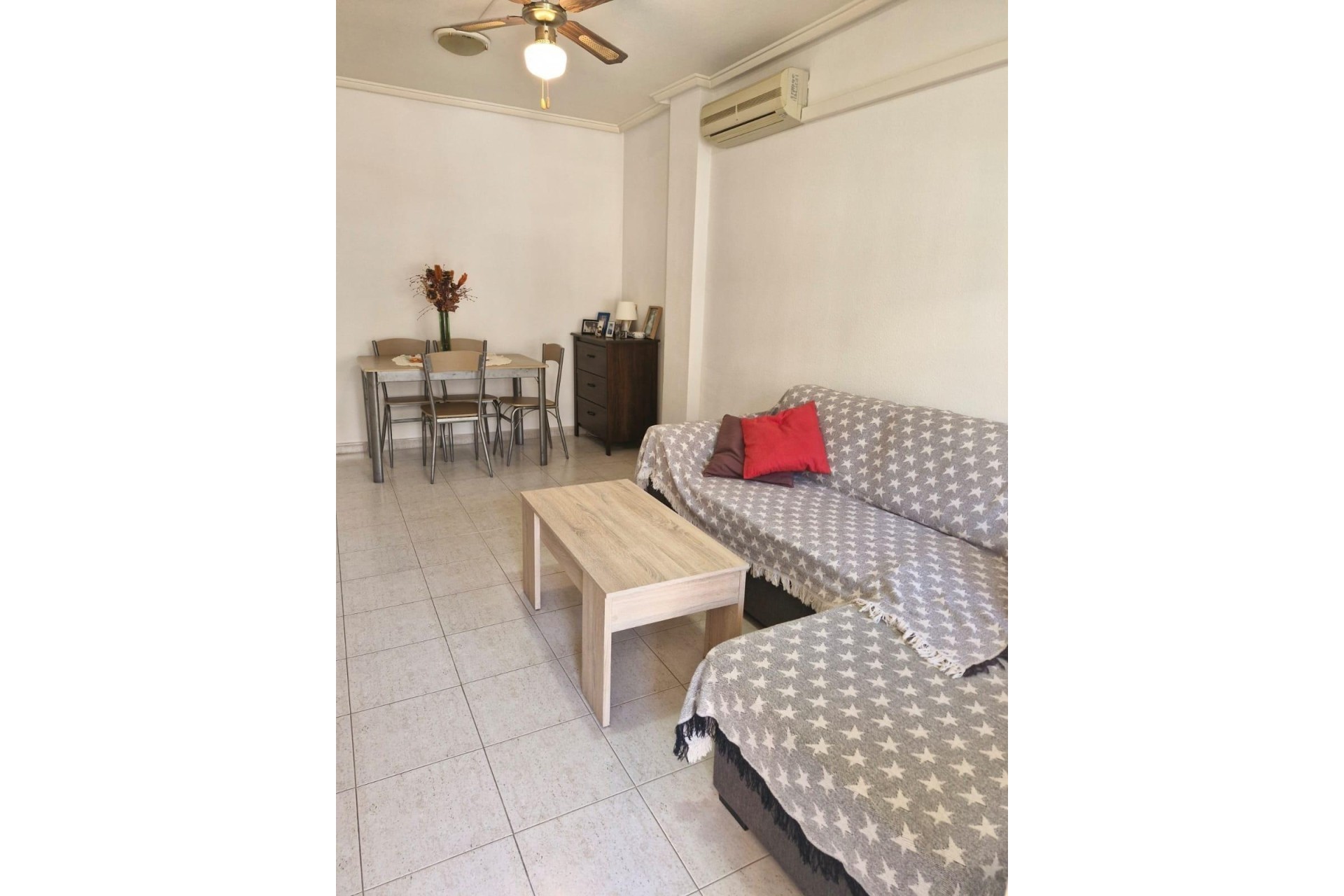 Wiederverkauf - Wohnung / Apartment -
Torrevieja - Playa de los Naufragos