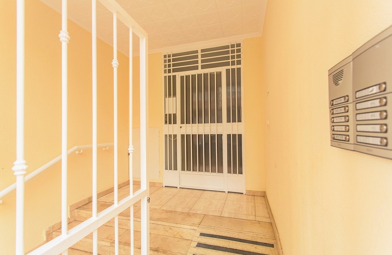 Wiederverkauf - Wohnung / Apartment -
Torrevieja - Playa del Cura