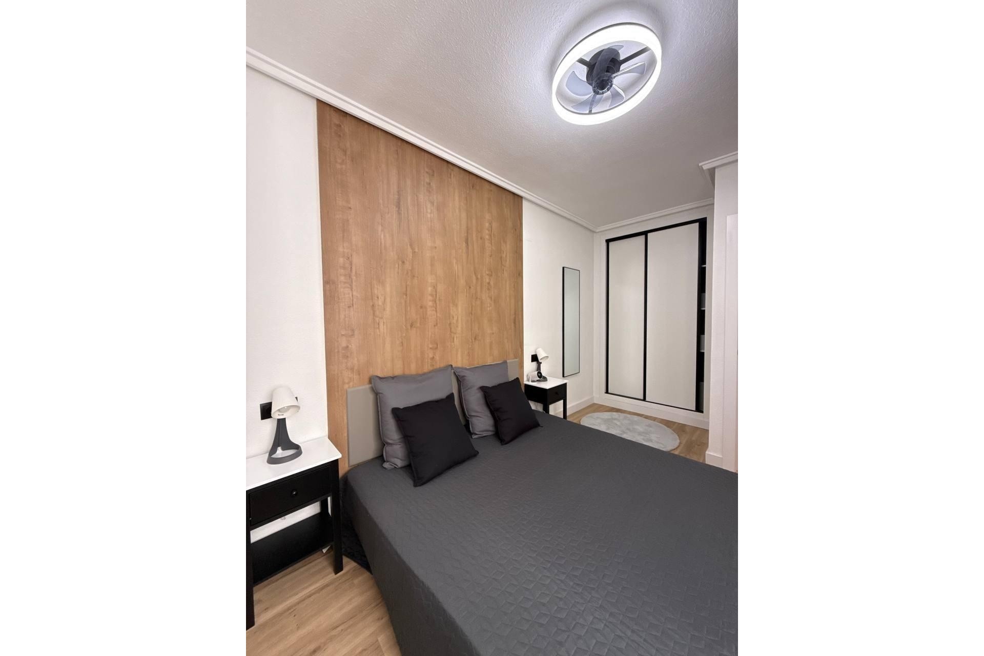 Wiederverkauf - Wohnung / Apartment -
Torrevieja - Playa del Cura