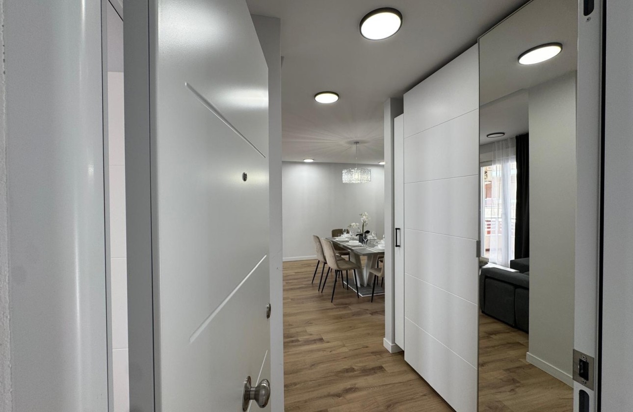 Wiederverkauf - Wohnung / Apartment -
Torrevieja - Playa del Cura