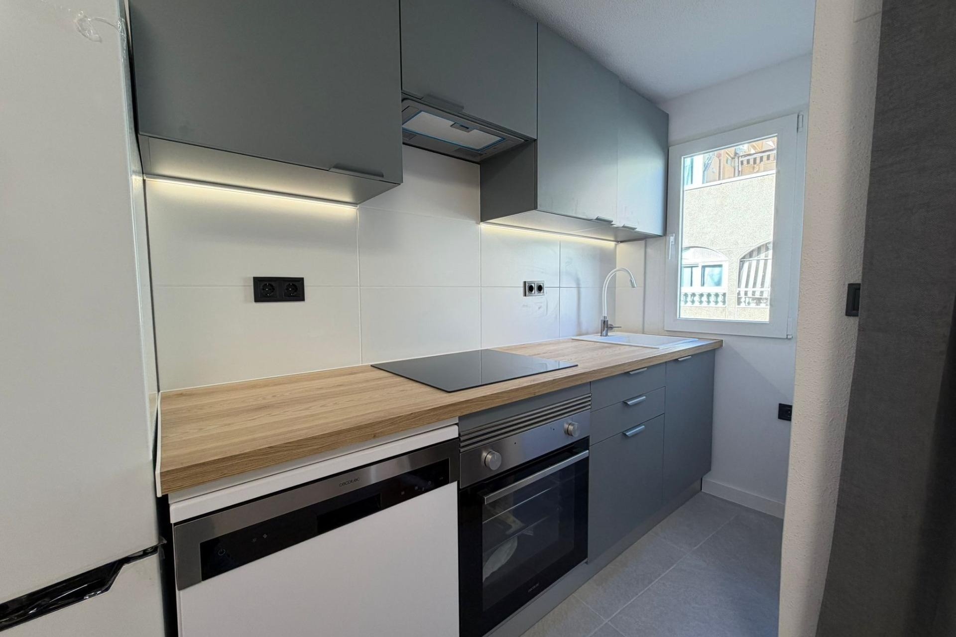 Wiederverkauf - Wohnung / Apartment -
Torrevieja - Playa del Cura