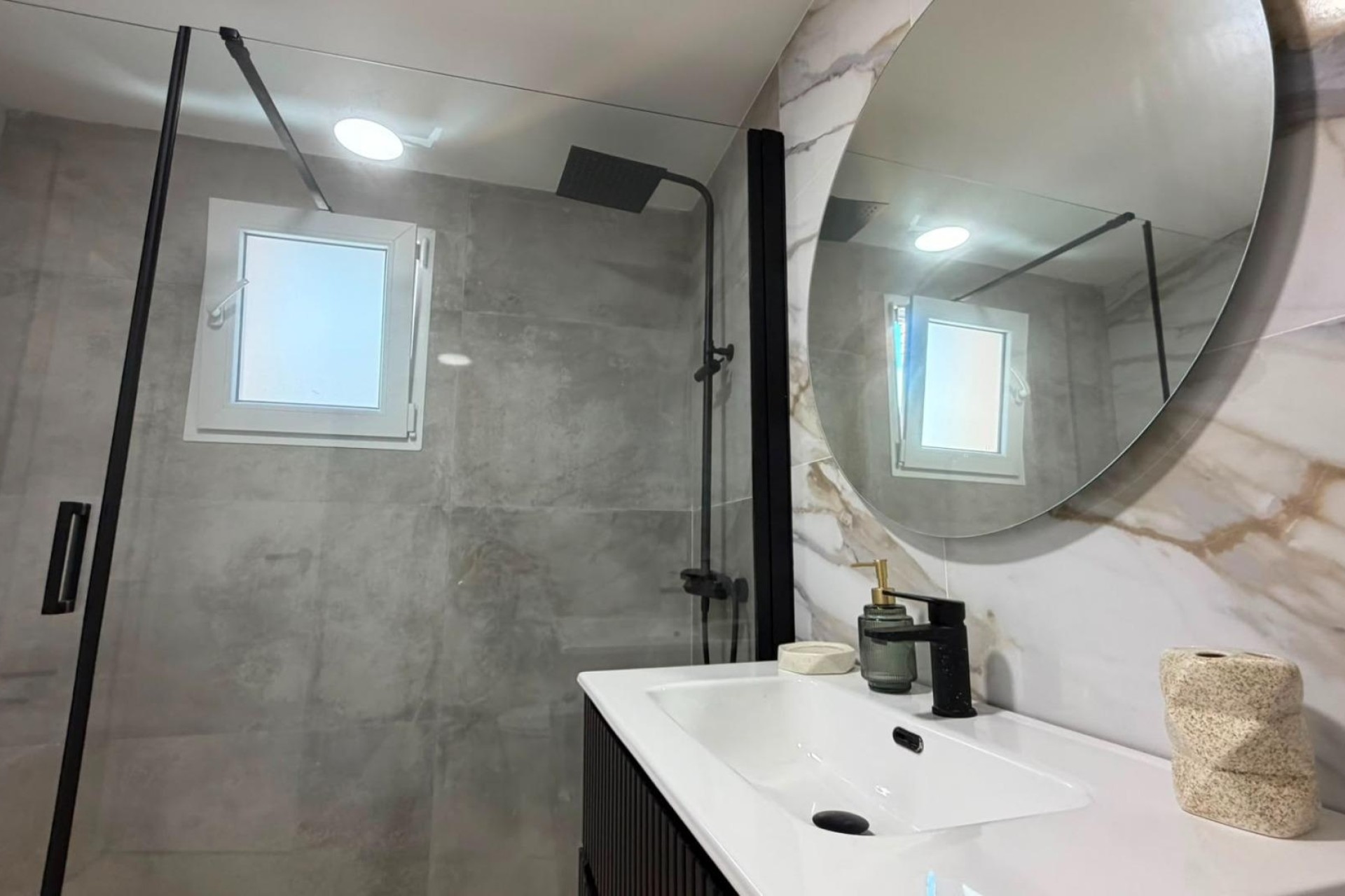 Wiederverkauf - Wohnung / Apartment -
Torrevieja - Playa del Cura