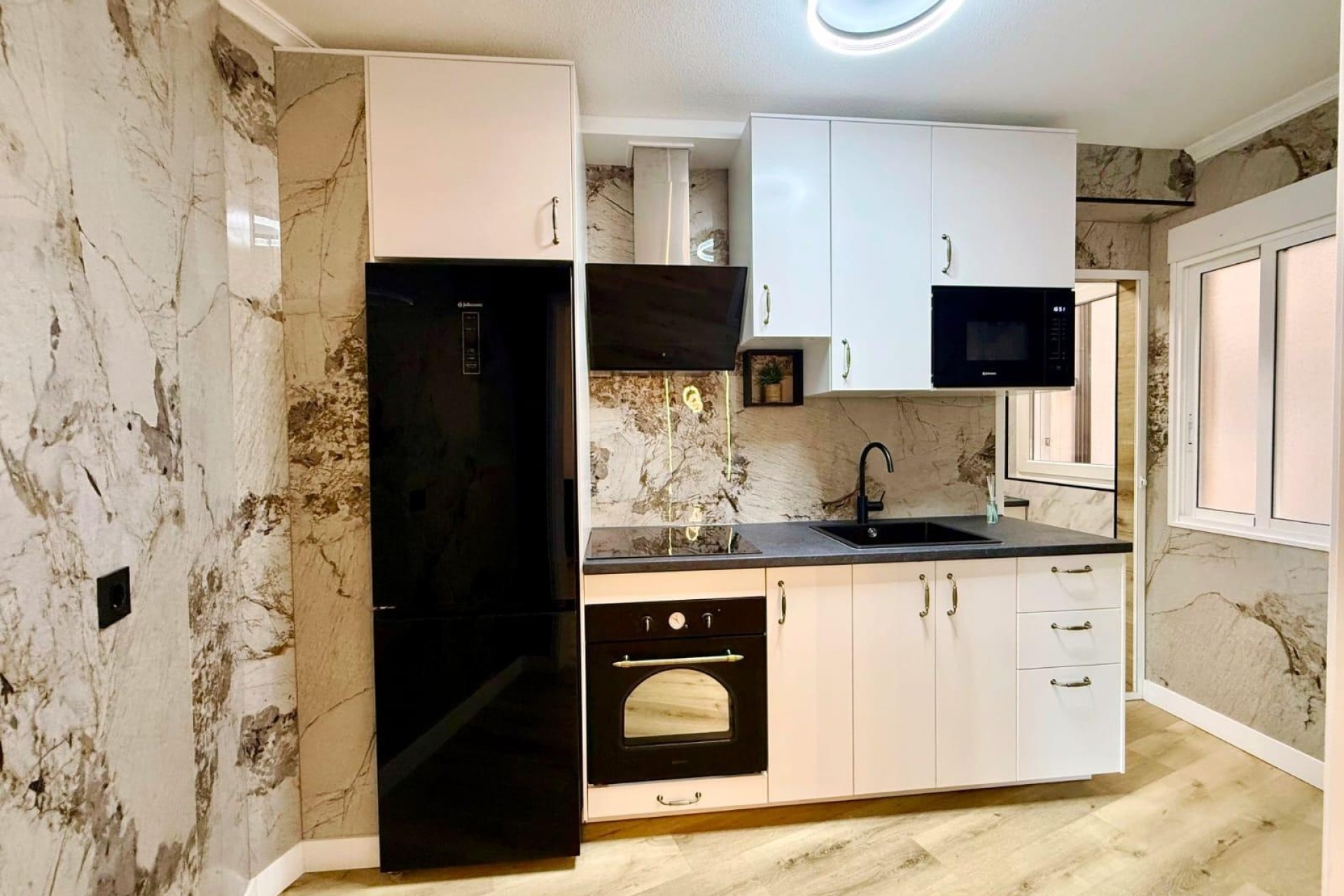 Wiederverkauf - Wohnung / Apartment -
Torrevieja - Playa del Cura