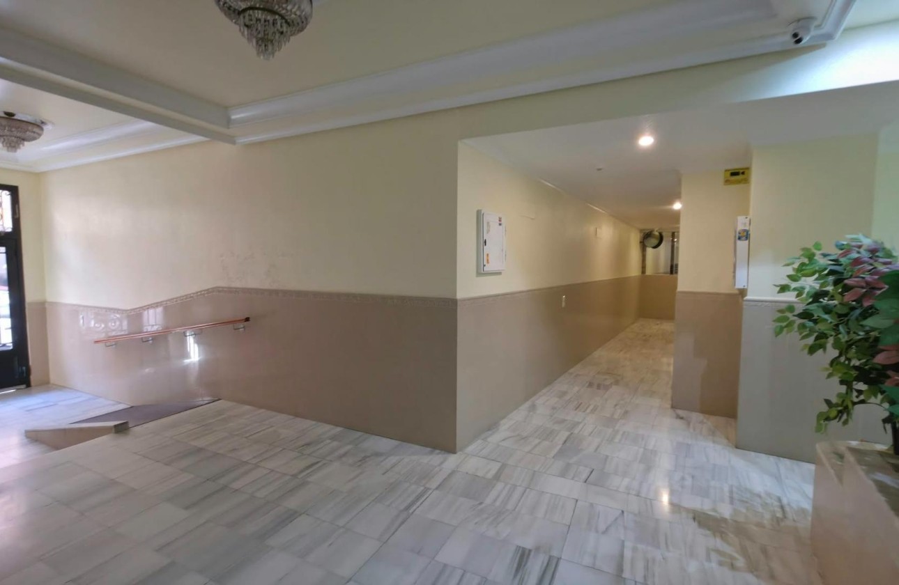 Wiederverkauf - Wohnung / Apartment -
Torrevieja - Playa del Cura