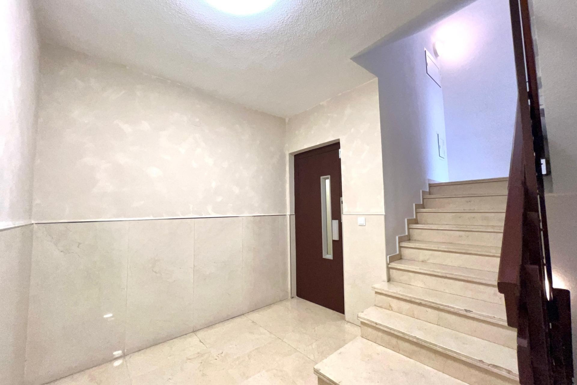 Wiederverkauf - Wohnung / Apartment -
Torrevieja - Puerto Deportivo