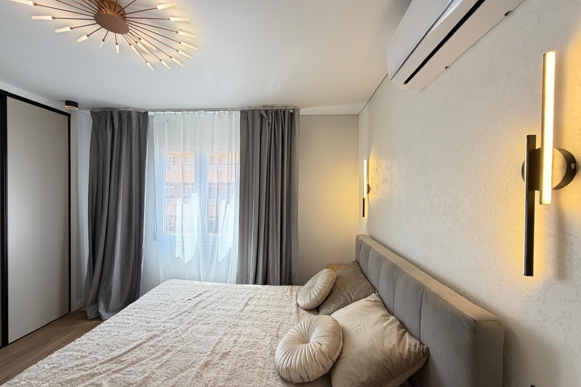 Wiederverkauf - Wohnung / Apartment -
Torrevieja - Punta Prima