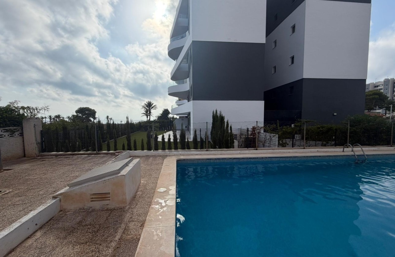 Wiederverkauf - Wohnung / Apartment -
Torrevieja - Punta Prima