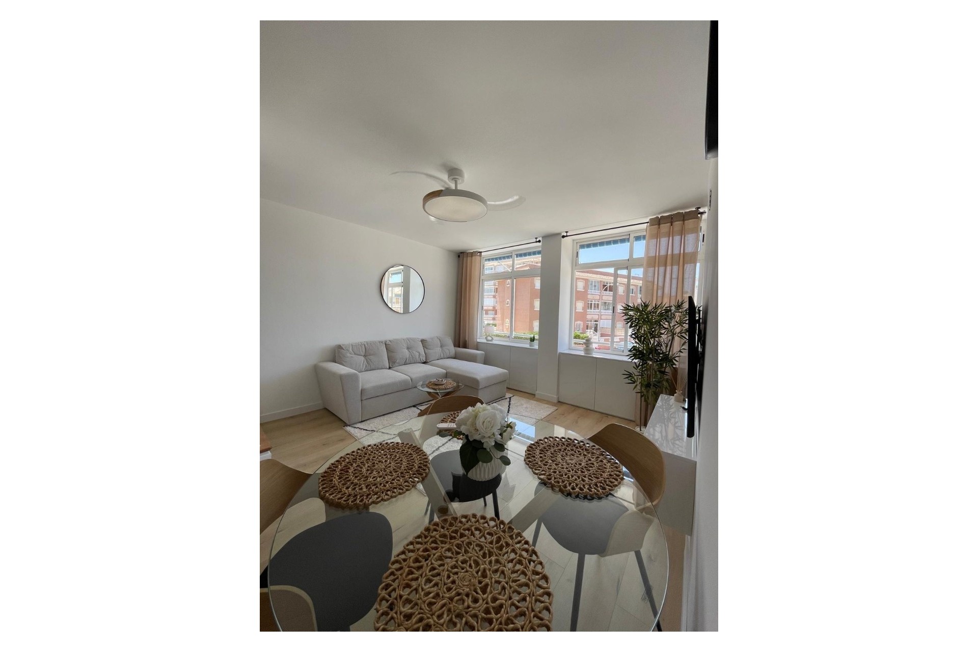 Wiederverkauf - Wohnung / Apartment -
Torrevieja - Torreblanca