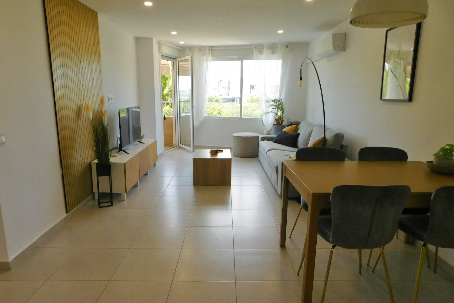 Wiederverkauf - Wohnung / Apartment -
Torrevieja