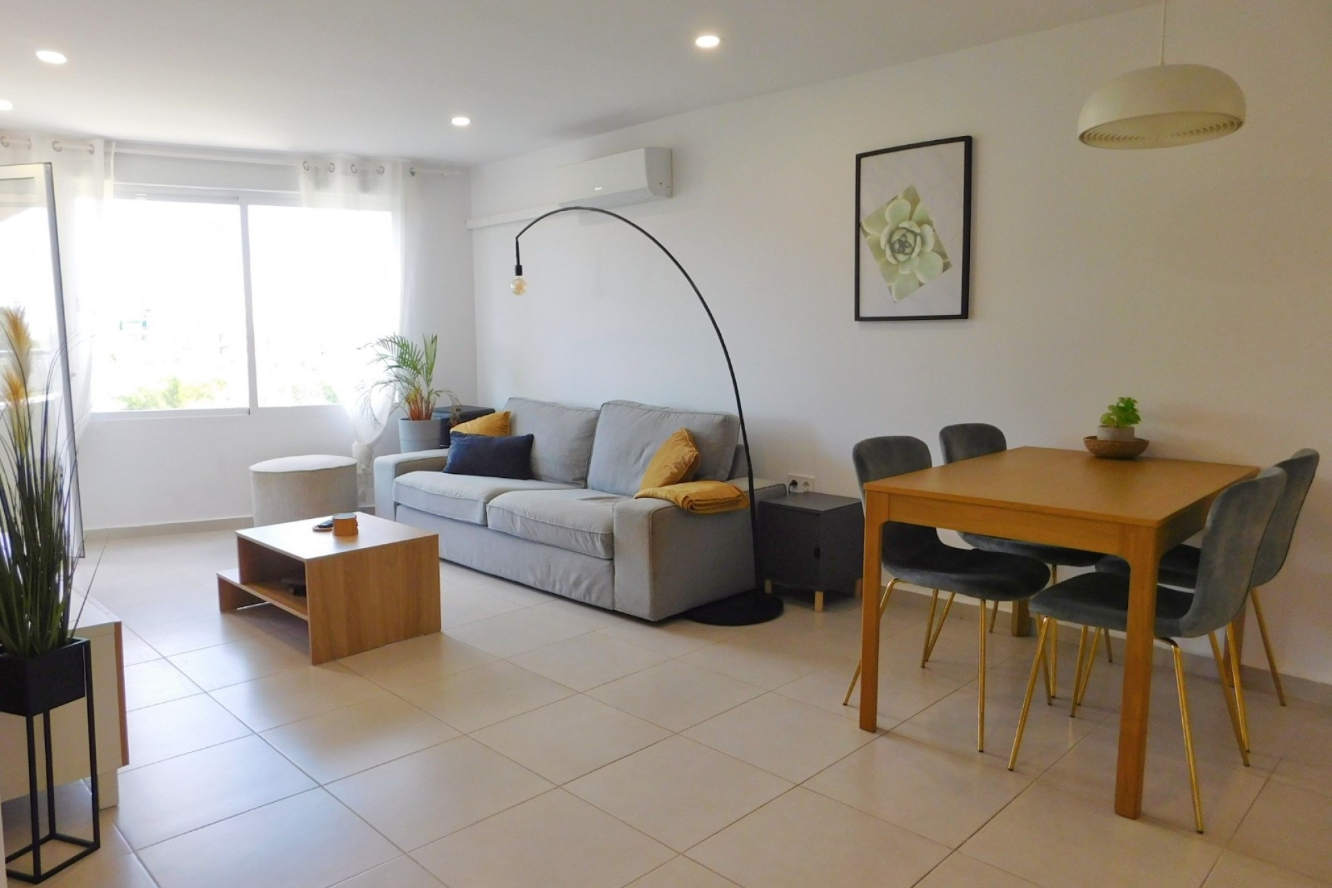 Wiederverkauf - Wohnung / Apartment -
Torrevieja