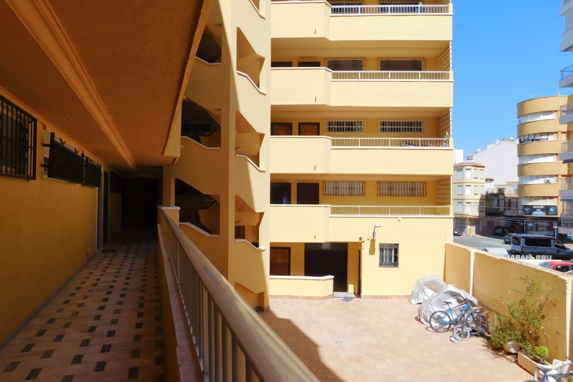Wiederverkauf - Wohnung / Apartment -
Torrevieja